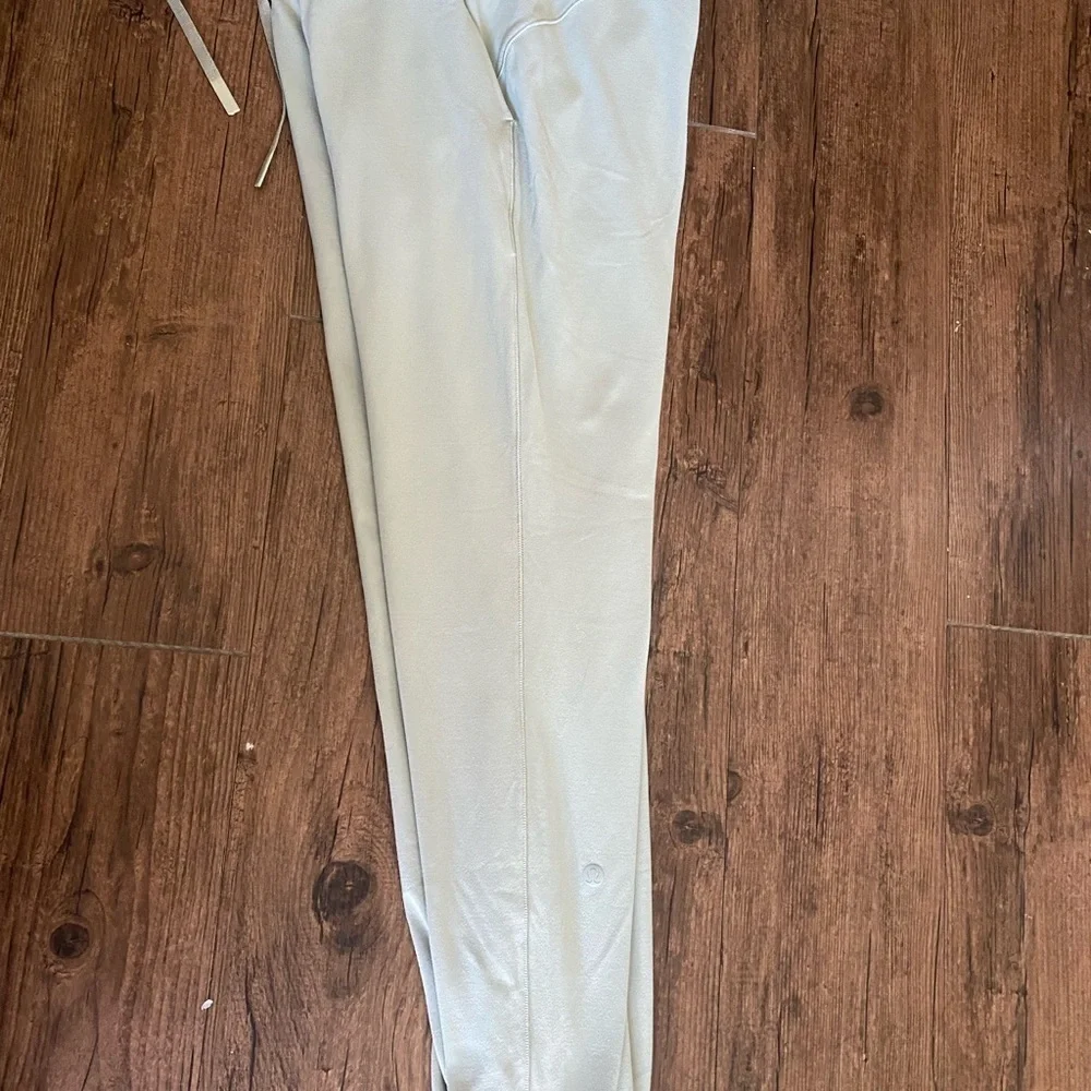 LULULEMON  green woman Jogger Pants Size 2 no tags